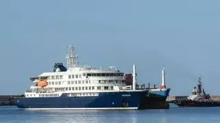 En directo | El Hondius abandona el puerto de Granadilla tras desembarcar a todos los pasajeros